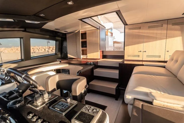 https://dev-api.arconyachts.com/storage/media/24999/conversions/646_7139497826-optimize.webp