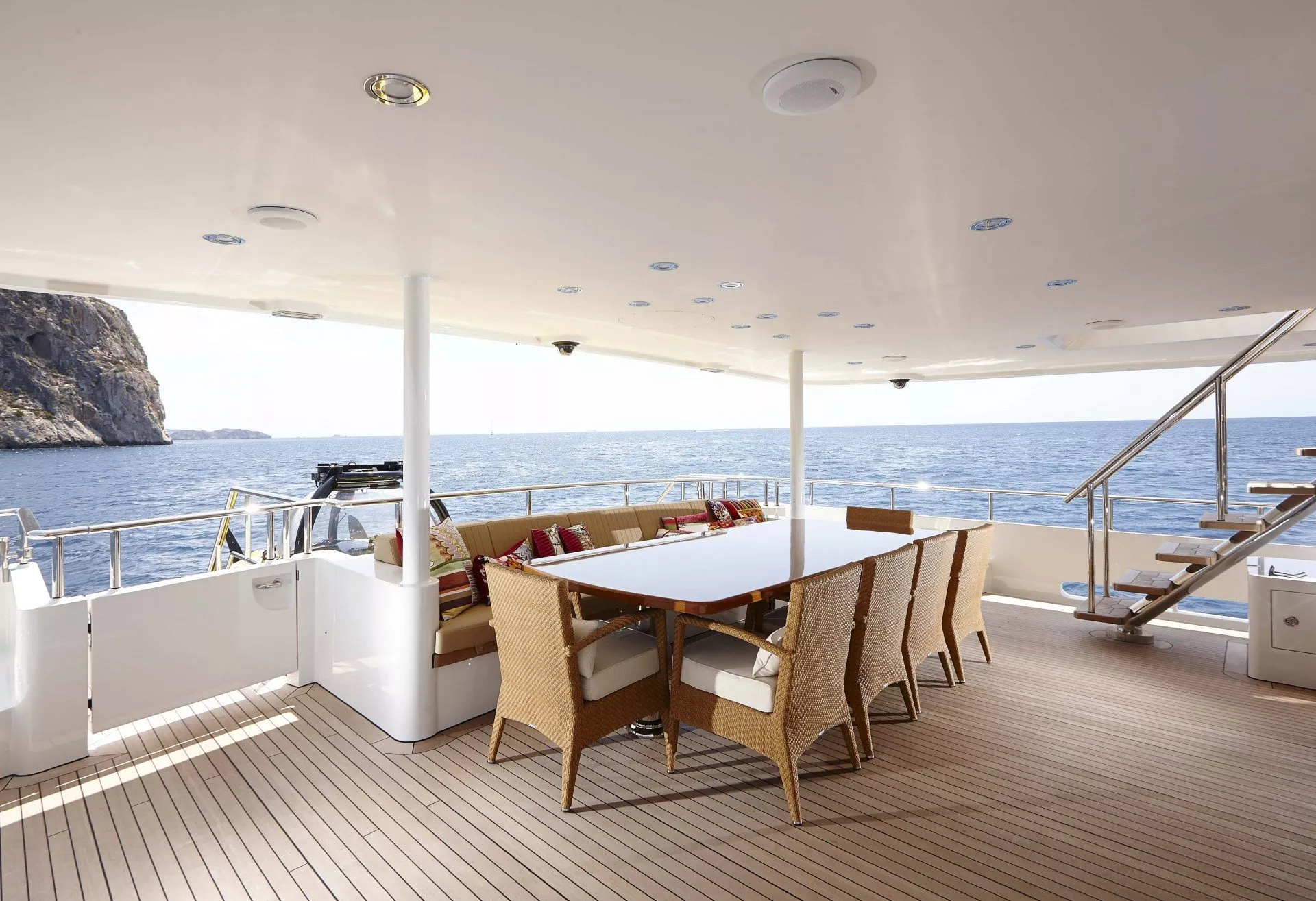 https://dev-api.arconyachts.com/storage/media/25109/conversions/633_5670954567-optimize.webp