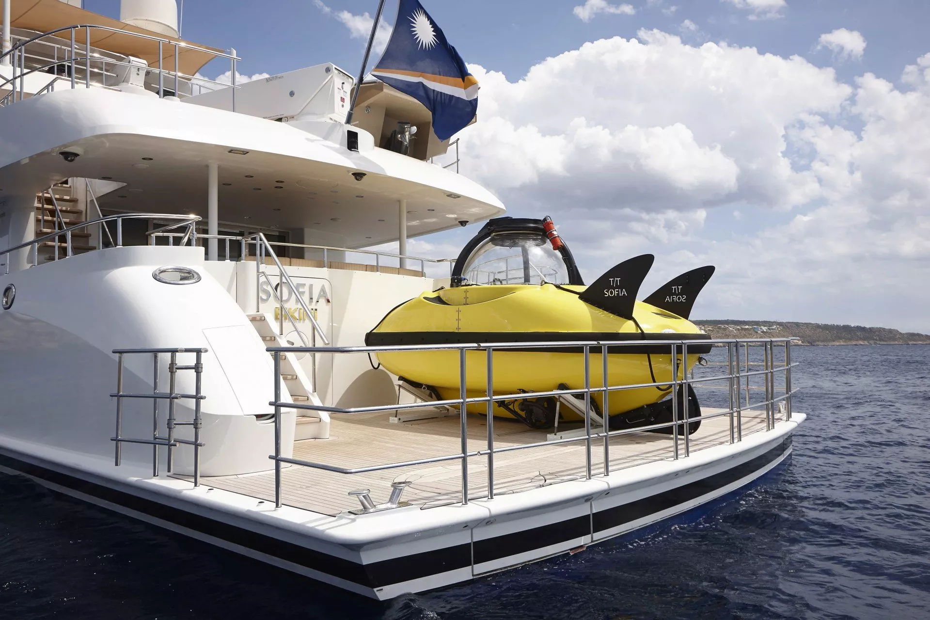 https://dev-api.arconyachts.com/storage/media/25110/conversions/633_9439805963-optimize.webp