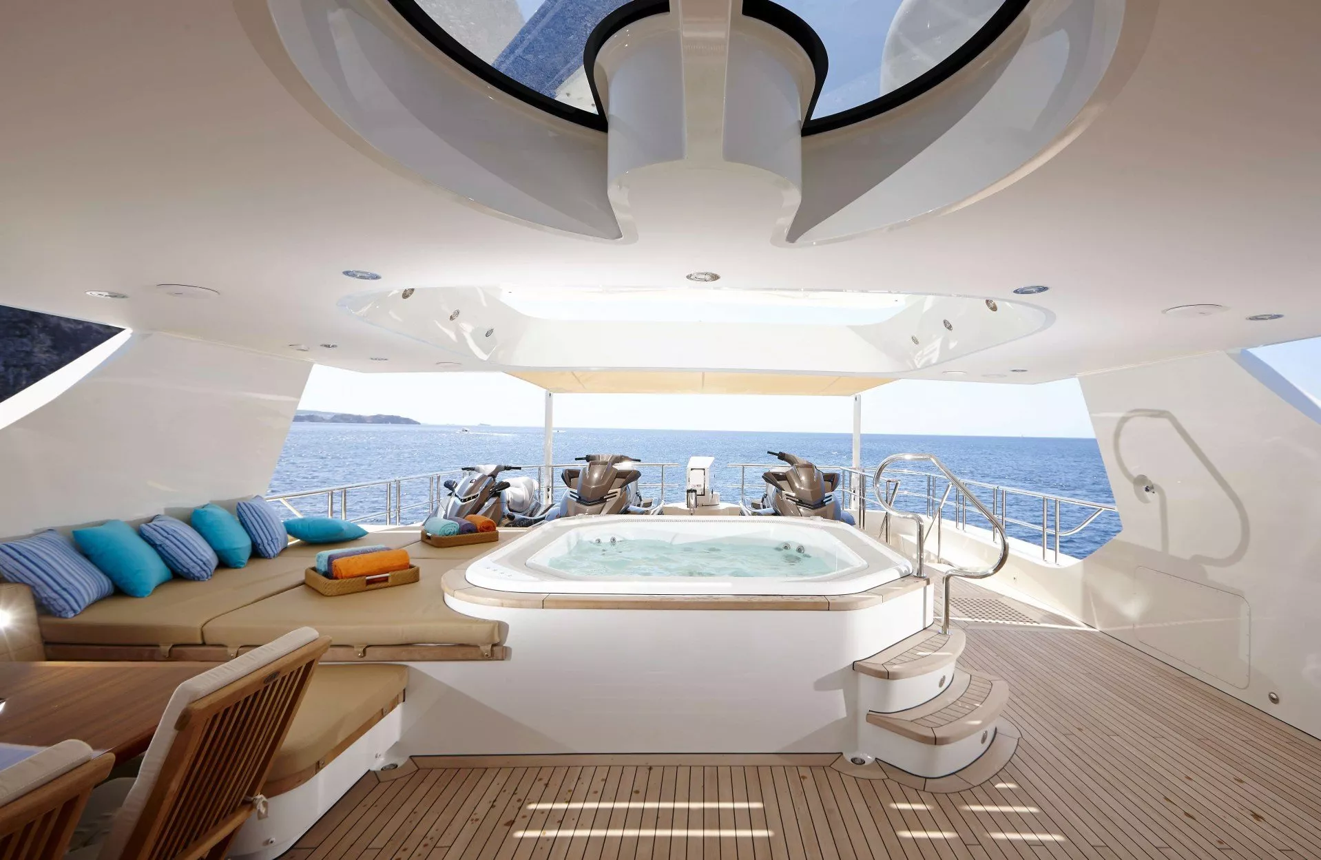 https://dev-api.arconyachts.com/storage/media/25111/conversions/633_3892710001-optimize.webp
