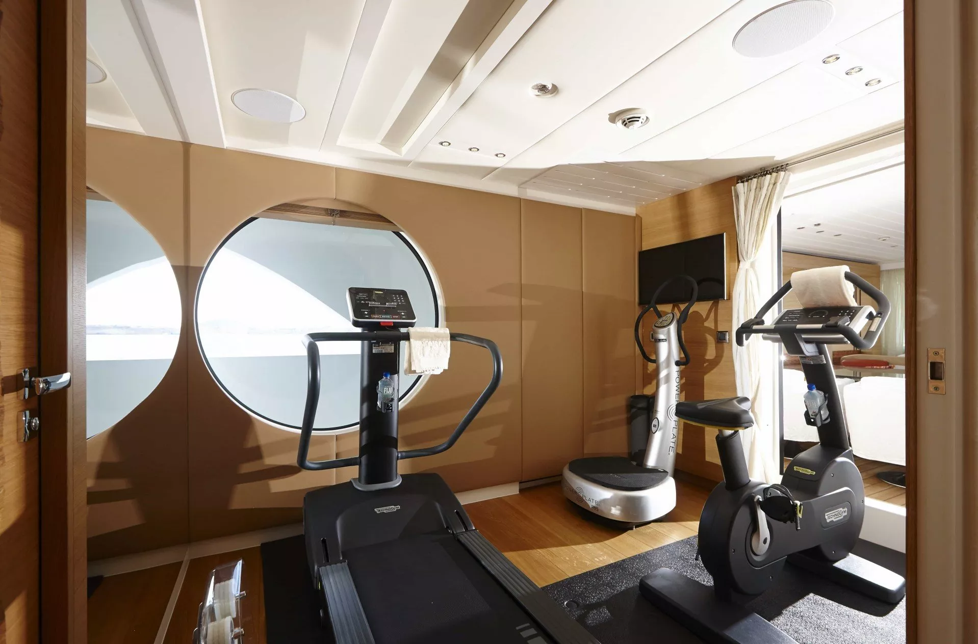 https://dev-api.arconyachts.com/storage/media/25114/conversions/633_6565664042-optimize.webp