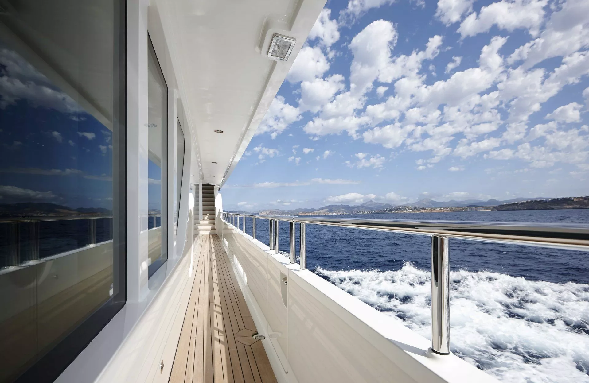 https://dev-api.arconyachts.com/storage/media/25118/conversions/633_1724625067-optimize.webp