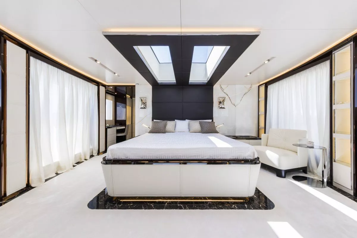 https://dev-api.arconyachts.com/storage/media/25245/conversions/157_9333890355-optimize.webp