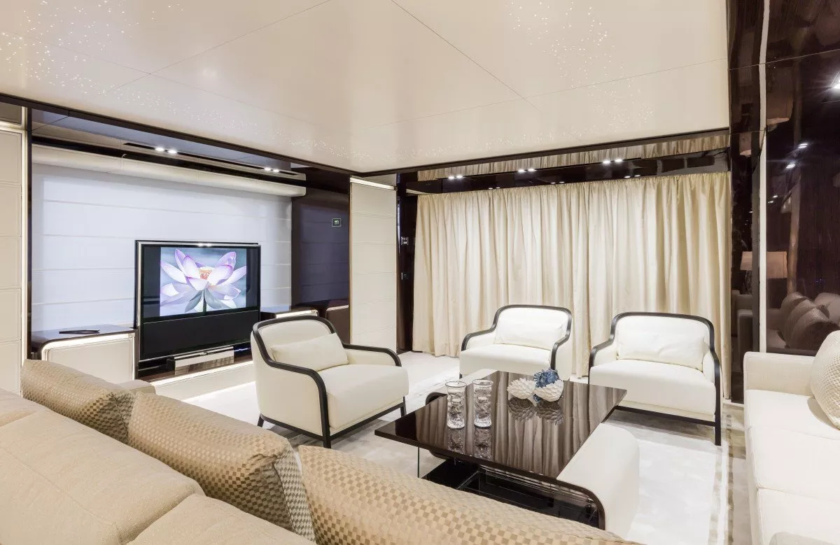 https://dev-api.arconyachts.com/storage/media/25254/conversions/157_5069414515-optimize.webp