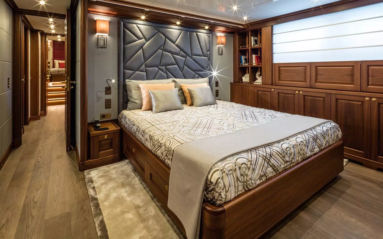https://dev-api.arconyachts.com/storage/media/25261/conversions/450_9542917826-optimize.webp