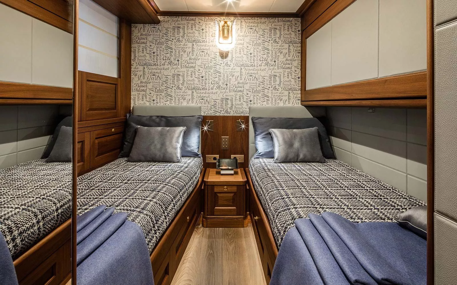 https://dev-api.arconyachts.com/storage/media/25266/conversions/450_7039666420-optimize.webp