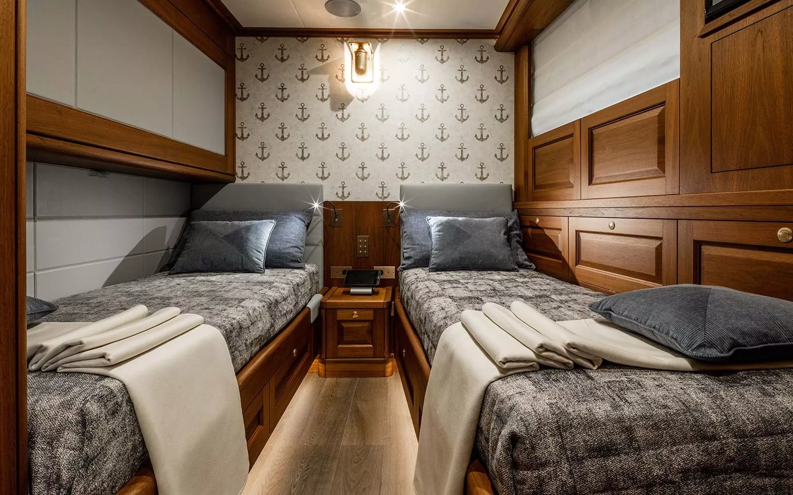 https://dev-api.arconyachts.com/storage/media/25267/conversions/450_5464670259-optimize.webp