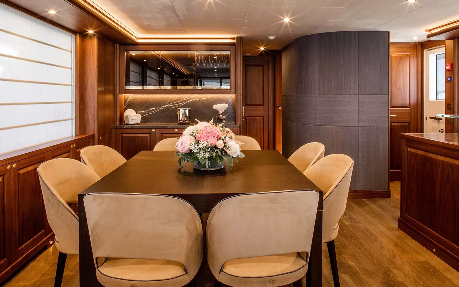 https://dev-api.arconyachts.com/storage/media/25268/conversions/450_0807149344-optimize.webp