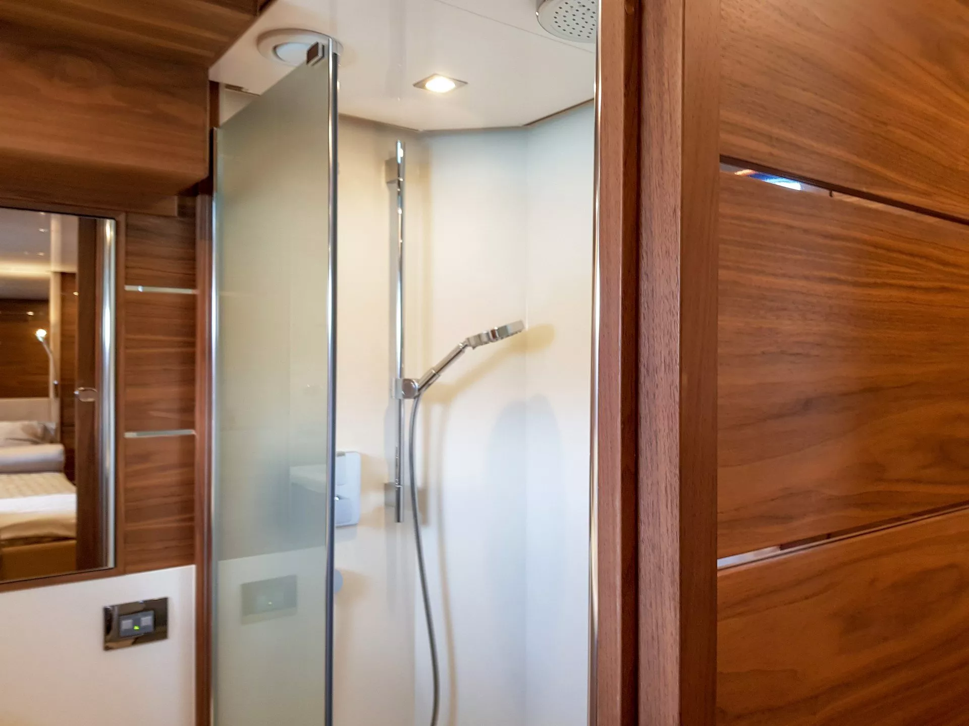 https://dev-api.arconyachts.com/storage/media/25315/conversions/622_5505915788-optimize.webp