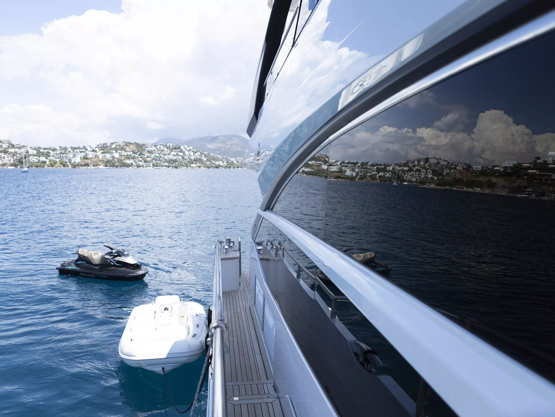 https://dev-api.arconyachts.com/storage/media/25351/conversions/623_1499637723-optimize.webp