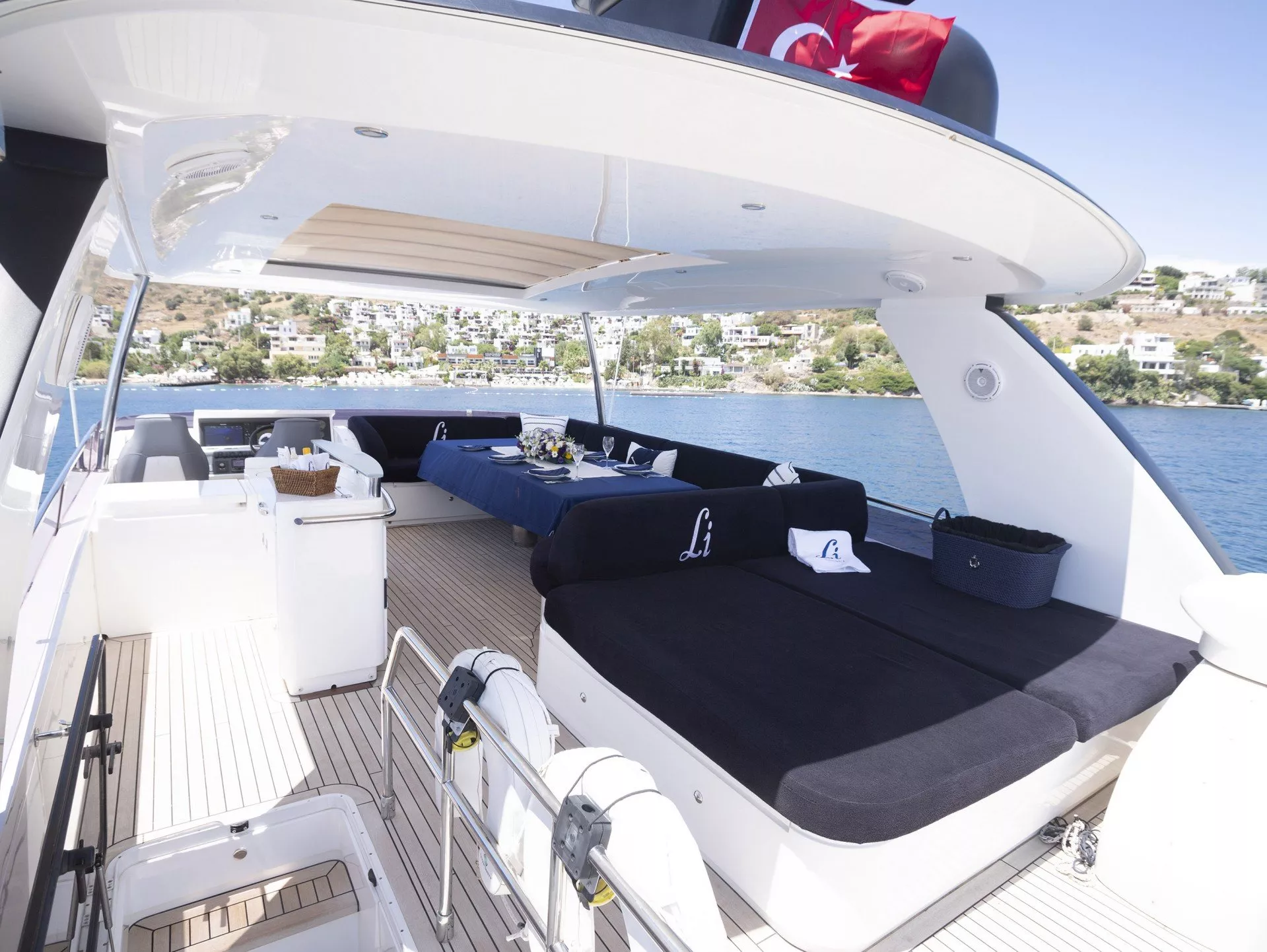 https://dev-api.arconyachts.com/storage/media/25355/conversions/623_1681789851-optimize.webp