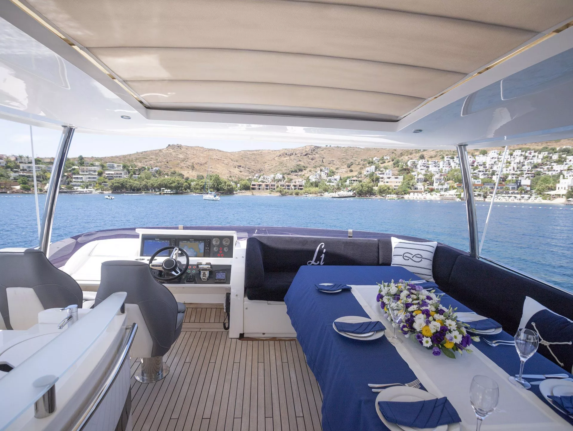 https://dev-api.arconyachts.com/storage/media/25357/conversions/623_6939473649-optimize.webp