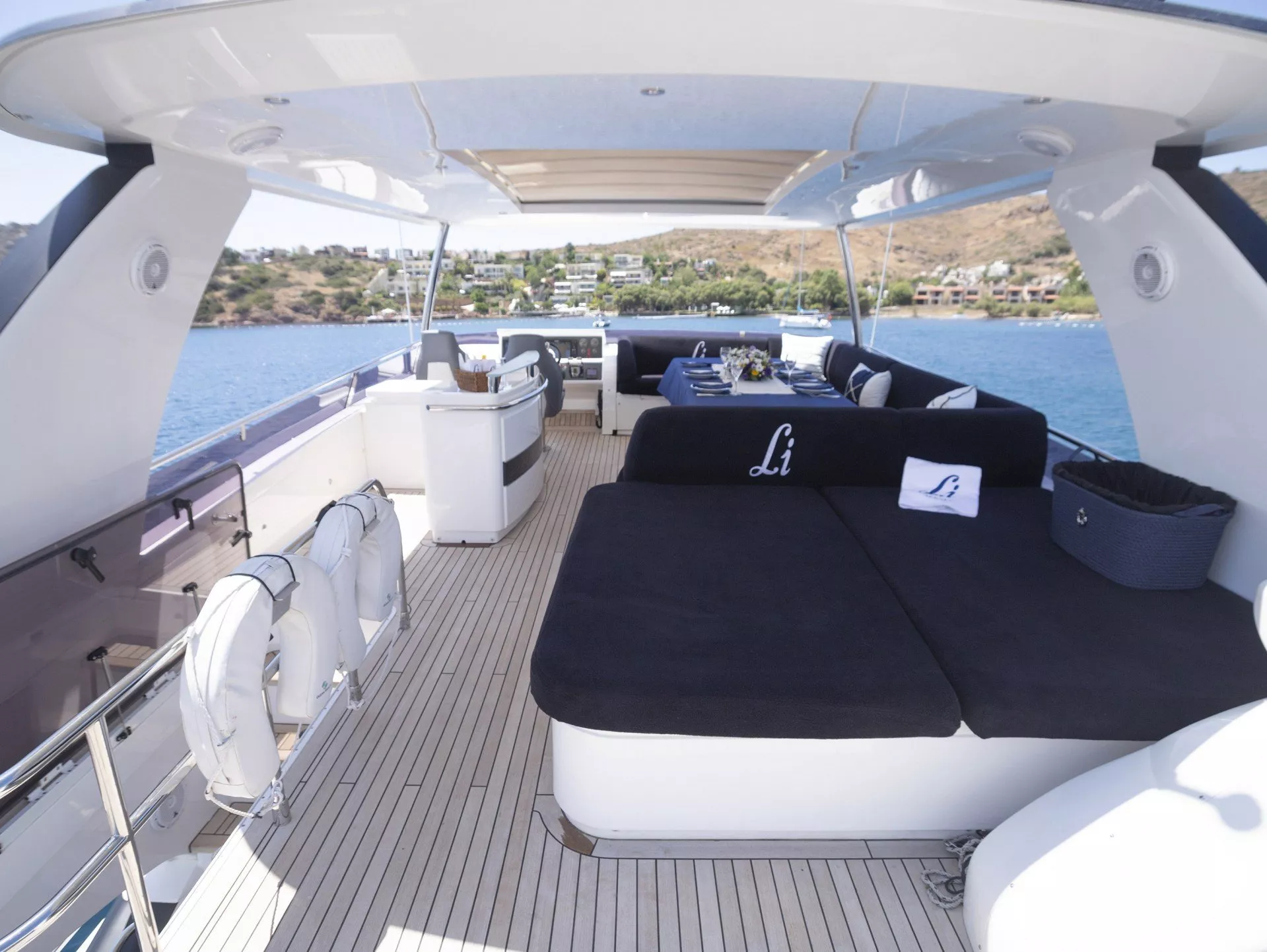 https://dev-api.arconyachts.com/storage/media/25358/conversions/623_0618931733-optimize.webp