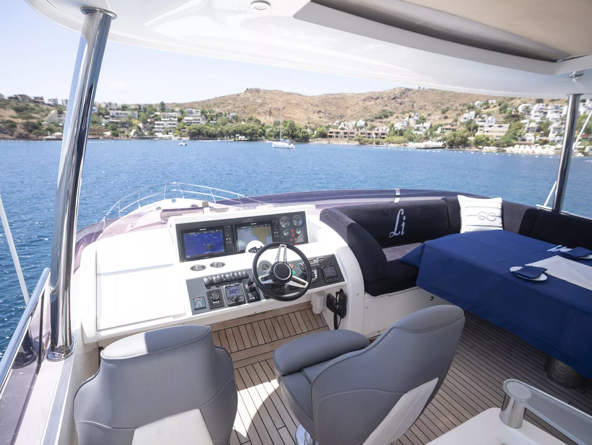 https://dev-api.arconyachts.com/storage/media/25359/conversions/623_4765093364-optimize.webp