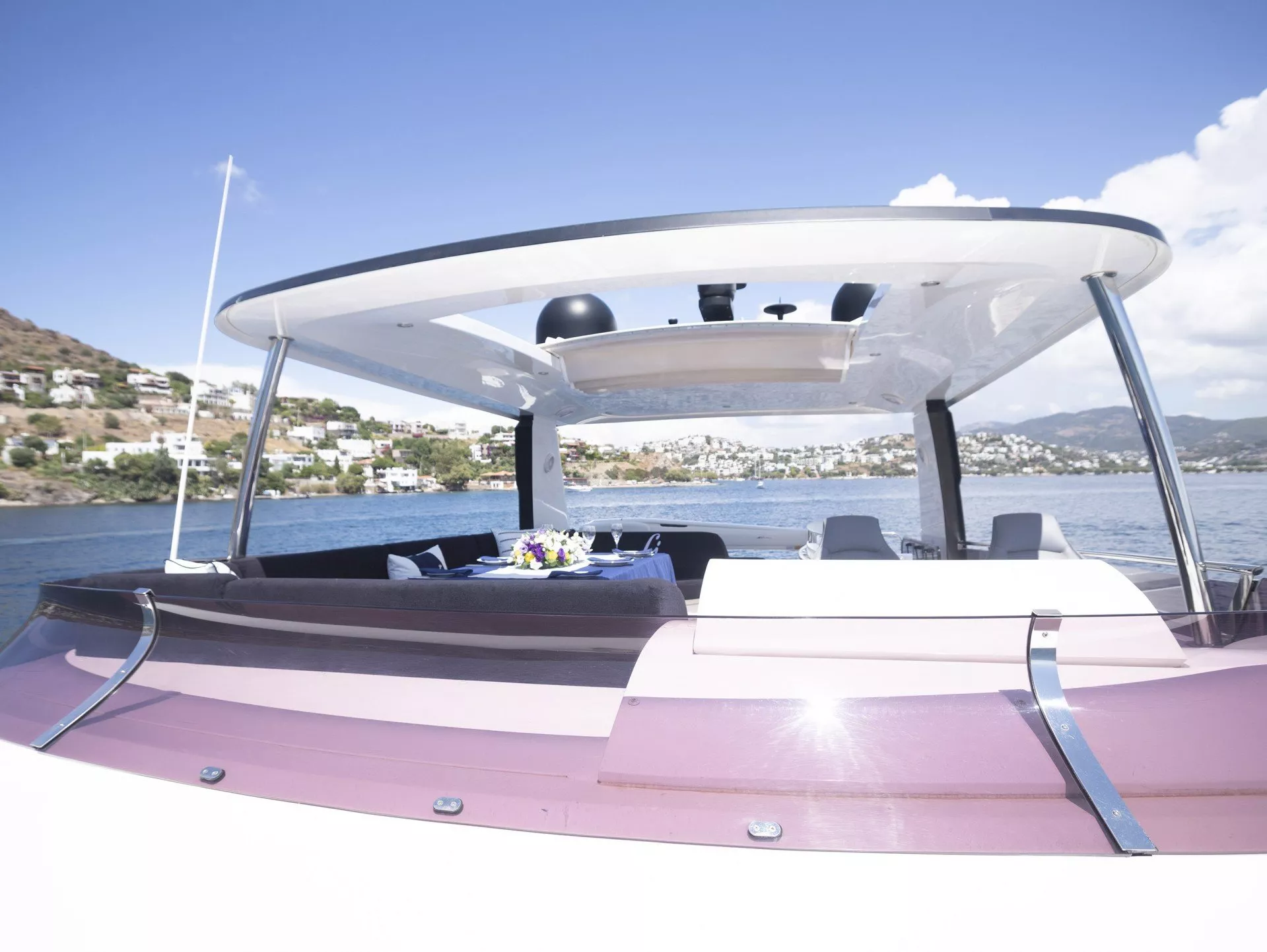 https://dev-api.arconyachts.com/storage/media/25361/conversions/623_4788973915-optimize.webp