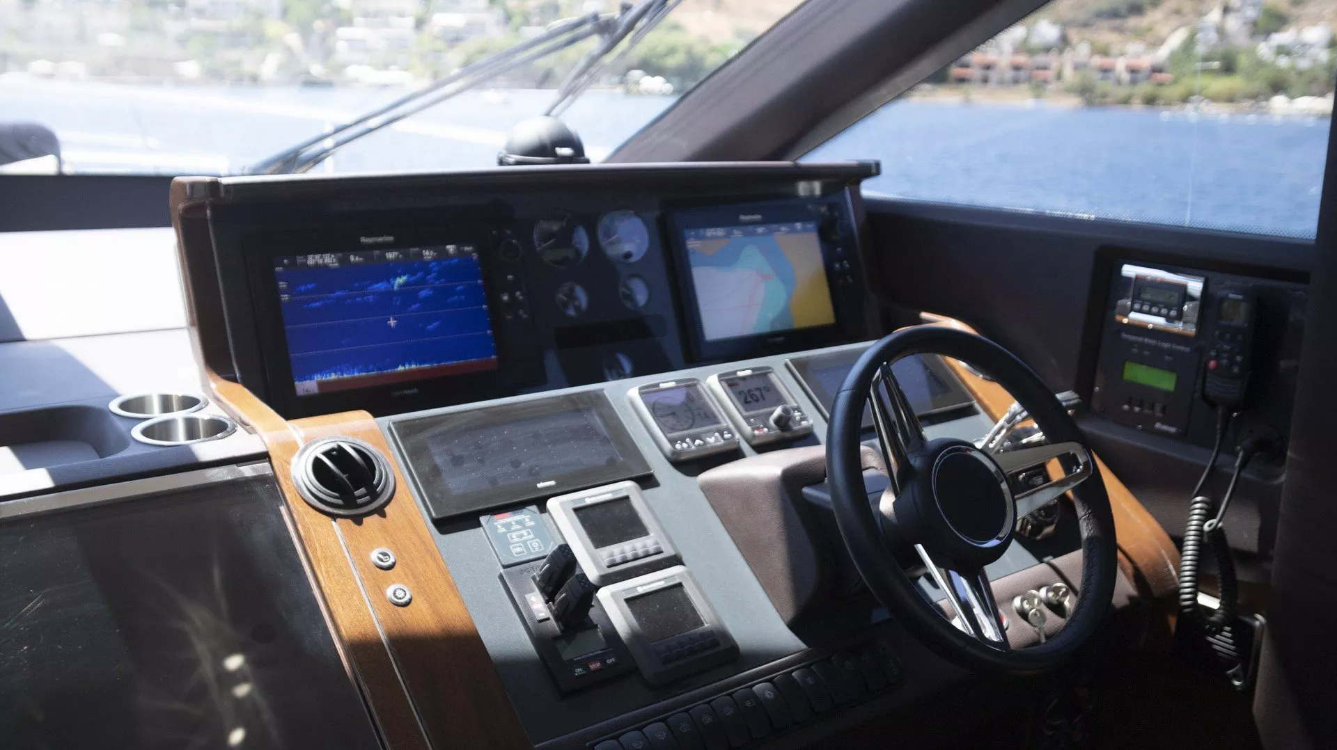 https://dev-api.arconyachts.com/storage/media/25383/conversions/623_3488769219-optimize.webp