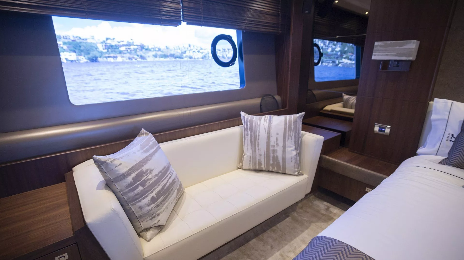 https://dev-api.arconyachts.com/storage/media/25384/conversions/623_4348667135-optimize.webp