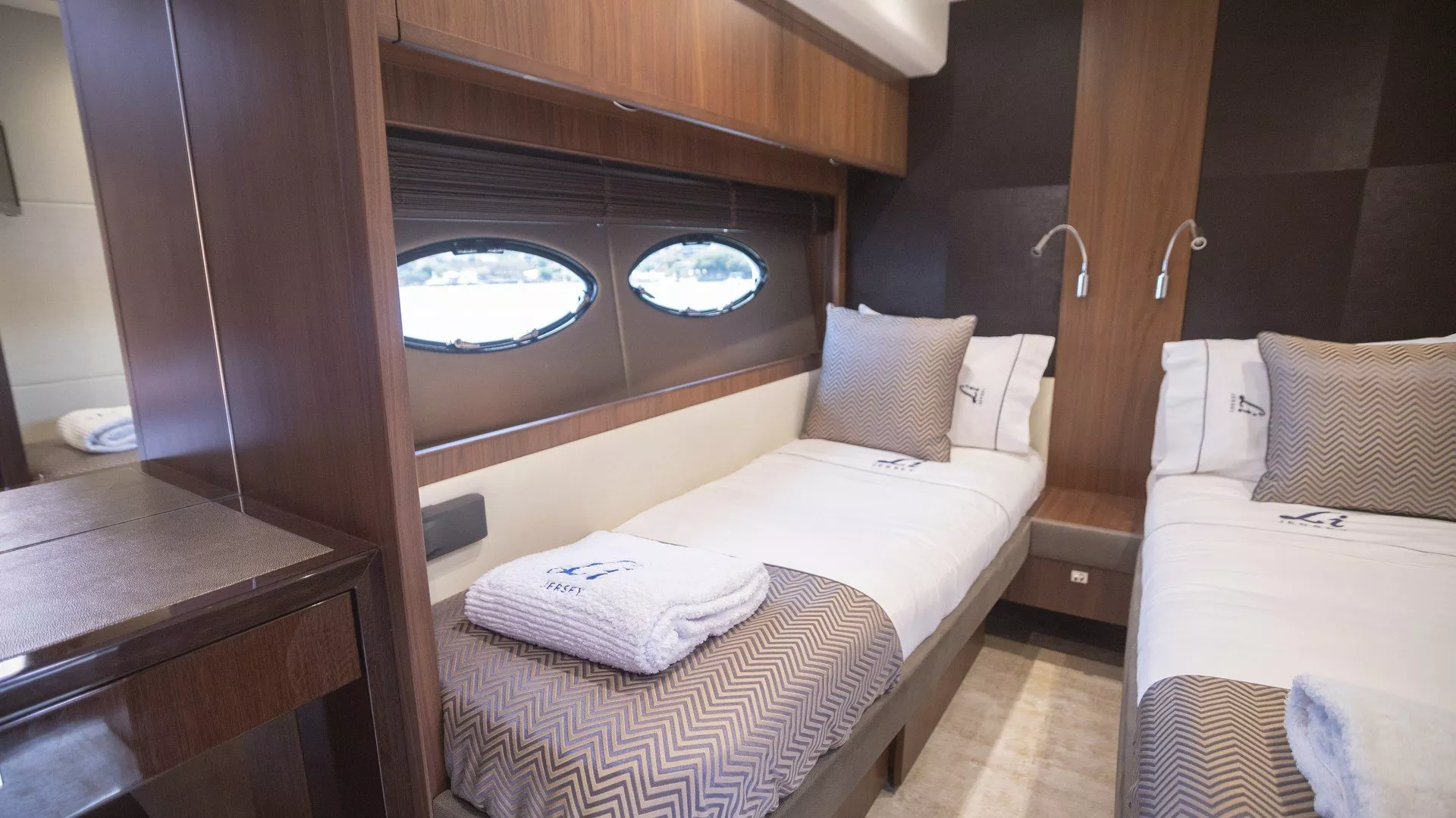 https://dev-api.arconyachts.com/storage/media/25389/conversions/623_1314419736-optimize.webp