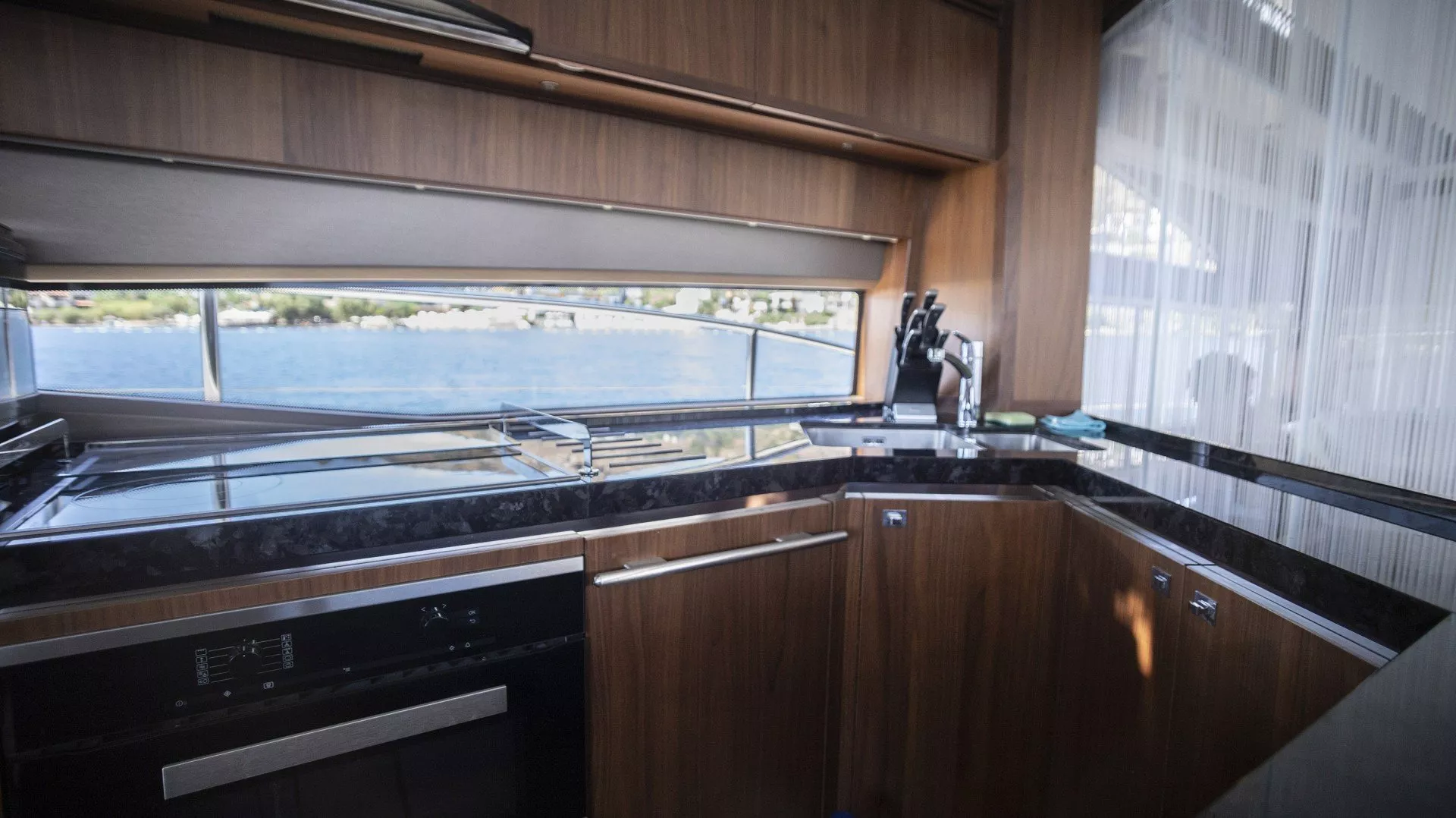 https://dev-api.arconyachts.com/storage/media/25390/conversions/623_9816288374-optimize.webp