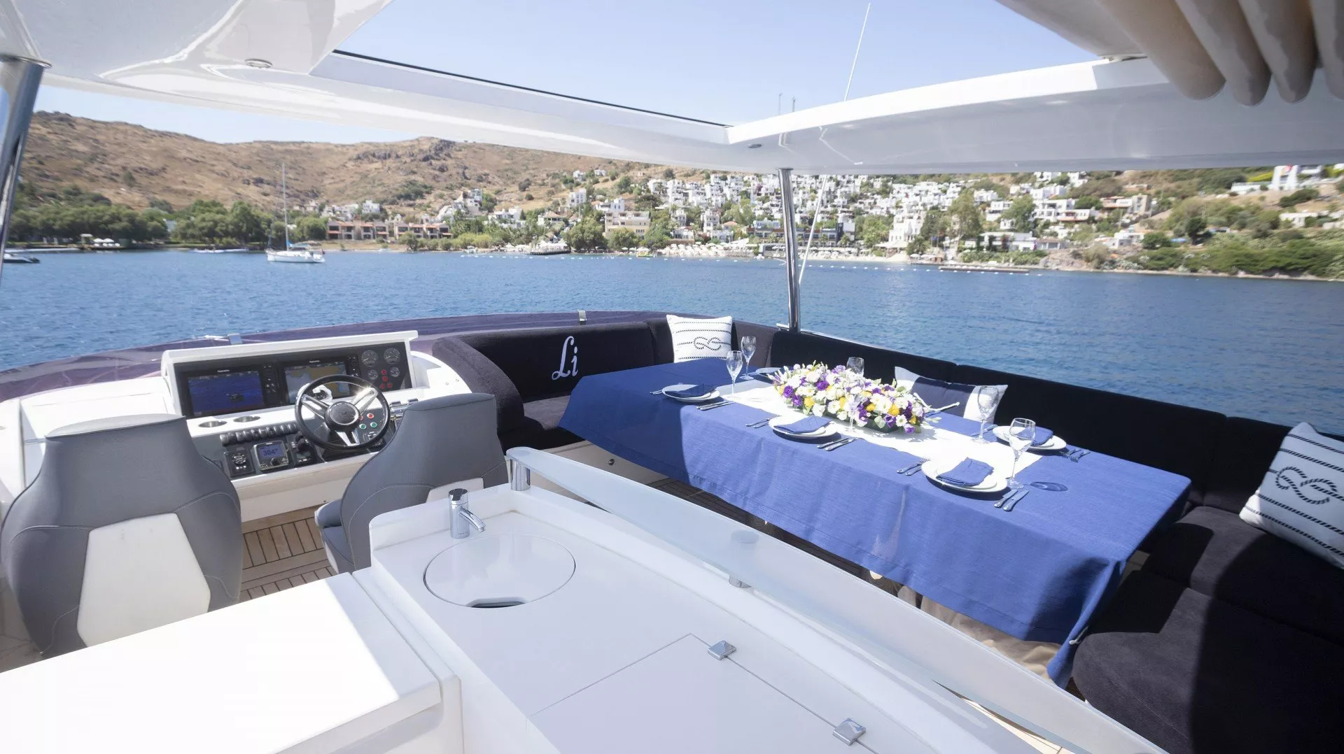 https://dev-api.arconyachts.com/storage/media/25392/conversions/623_3345797598-optimize.webp