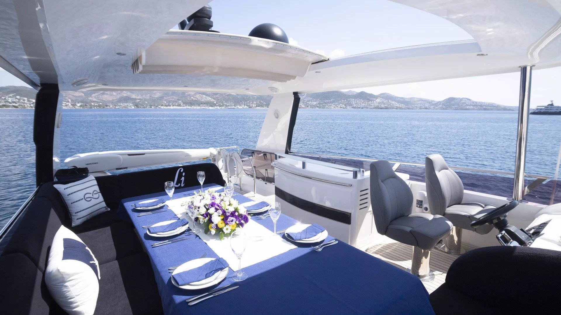https://dev-api.arconyachts.com/storage/media/25394/conversions/623_8921658823-optimize.webp