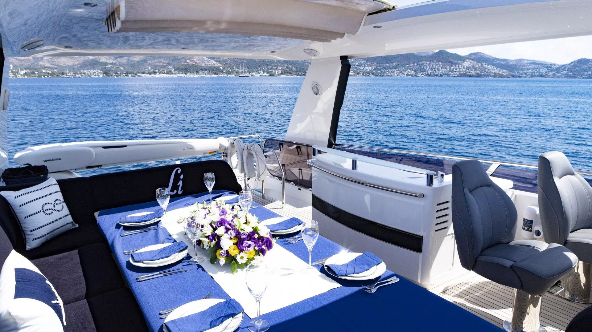 https://dev-api.arconyachts.com/storage/media/25397/conversions/623_7644707449-optimize.webp