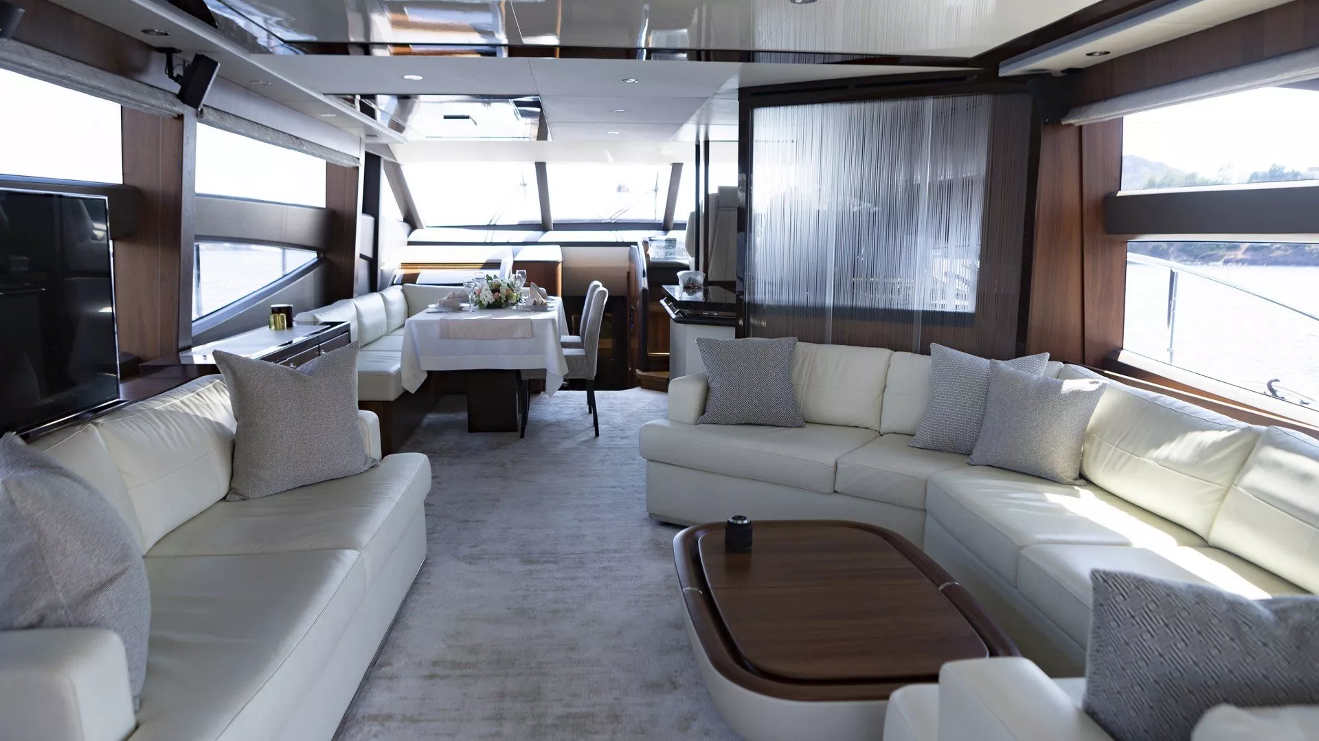 https://dev-api.arconyachts.com/storage/media/25398/conversions/623_5907292779-optimize.webp