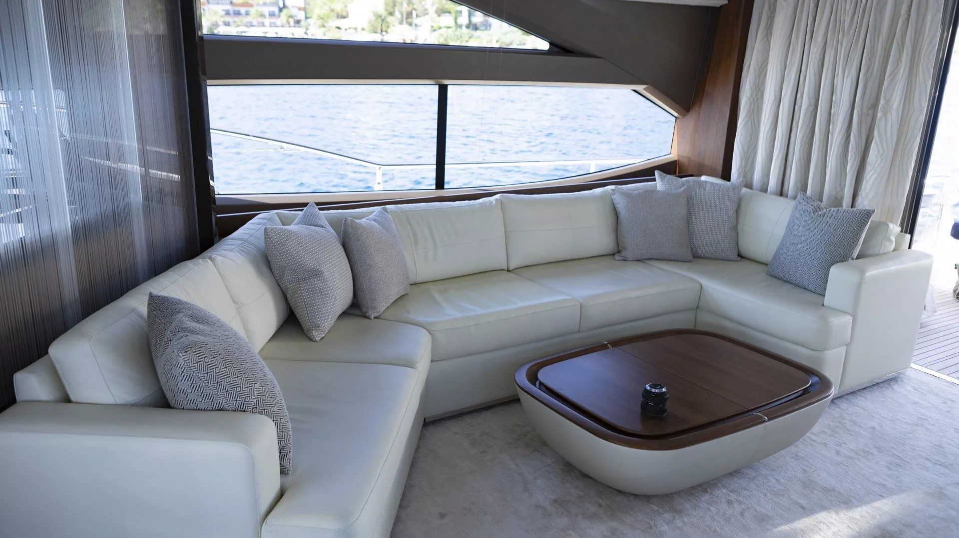https://dev-api.arconyachts.com/storage/media/25399/conversions/623_4705547399-optimize.webp