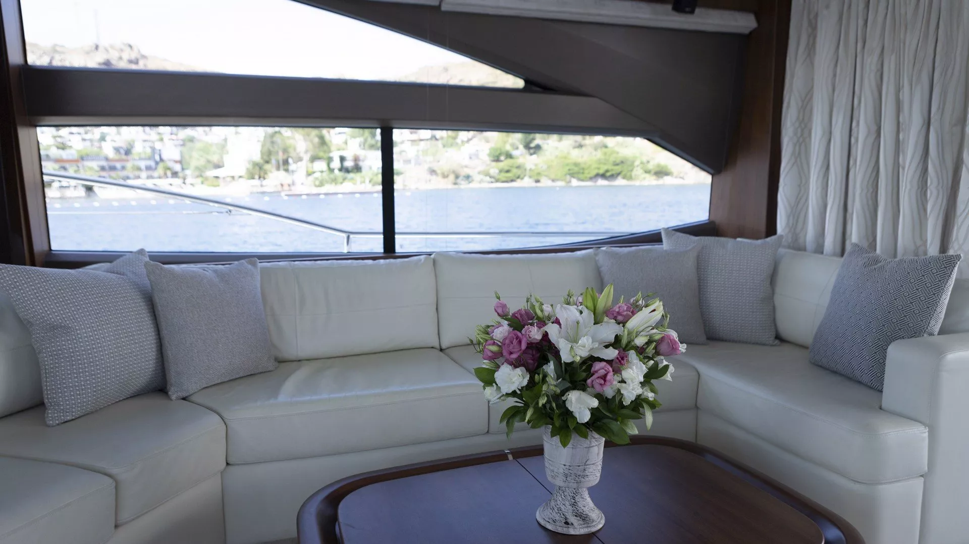 https://dev-api.arconyachts.com/storage/media/25403/conversions/623_7212605819-optimize.webp
