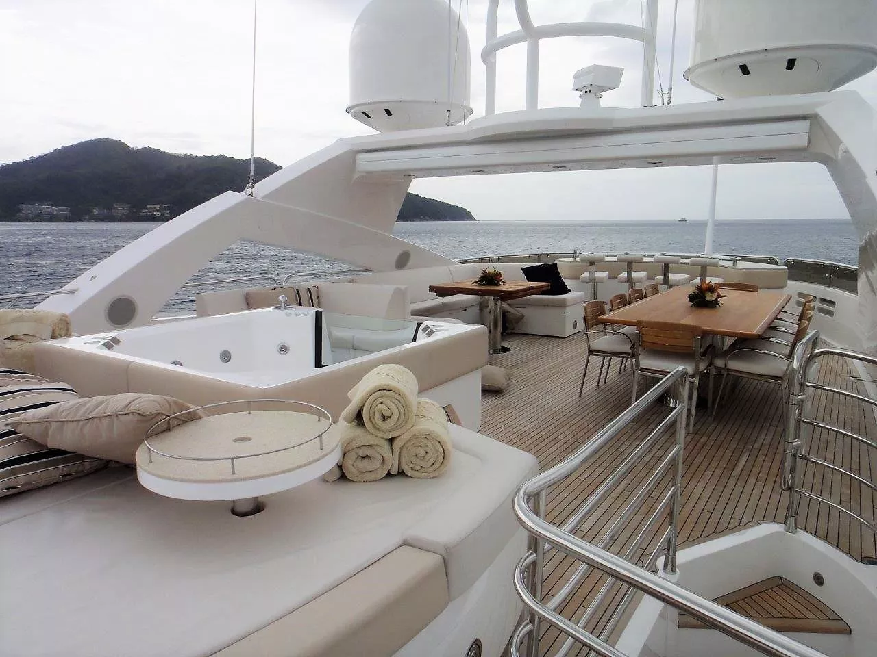 https://dev-api.arconyachts.com/storage/media/25419/conversions/620_0378093336-optimize.webp