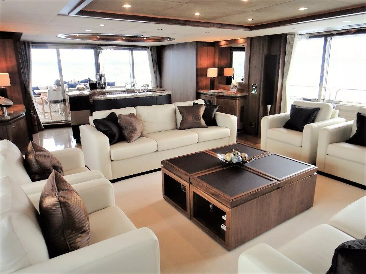 https://dev-api.arconyachts.com/storage/media/25422/conversions/620_3126310766-optimize.webp
