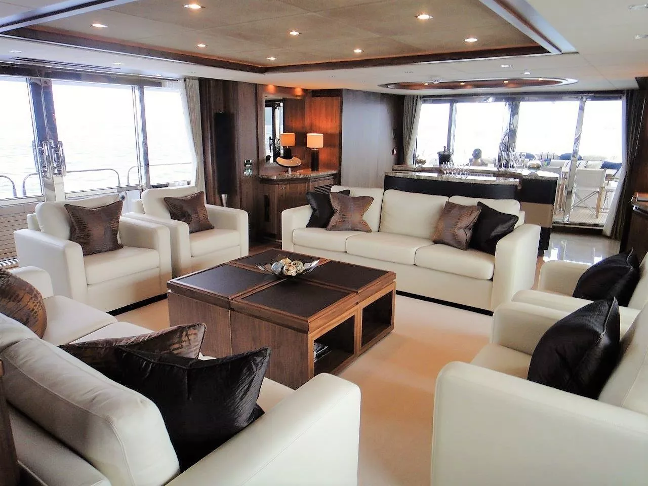 https://dev-api.arconyachts.com/storage/media/25424/conversions/620_3210892616-optimize.webp