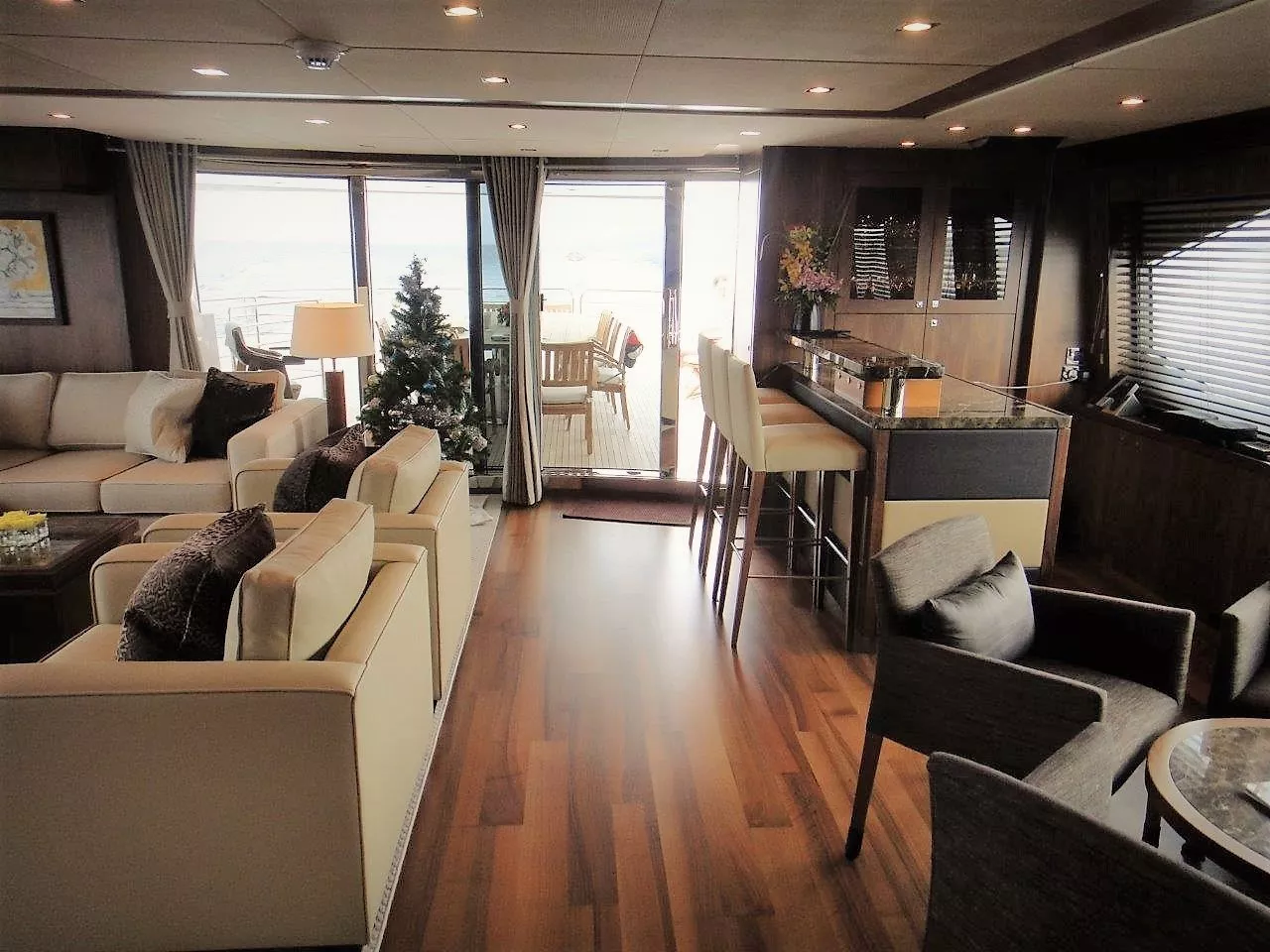 https://dev-api.arconyachts.com/storage/media/25426/conversions/620_3945092489-optimize.webp
