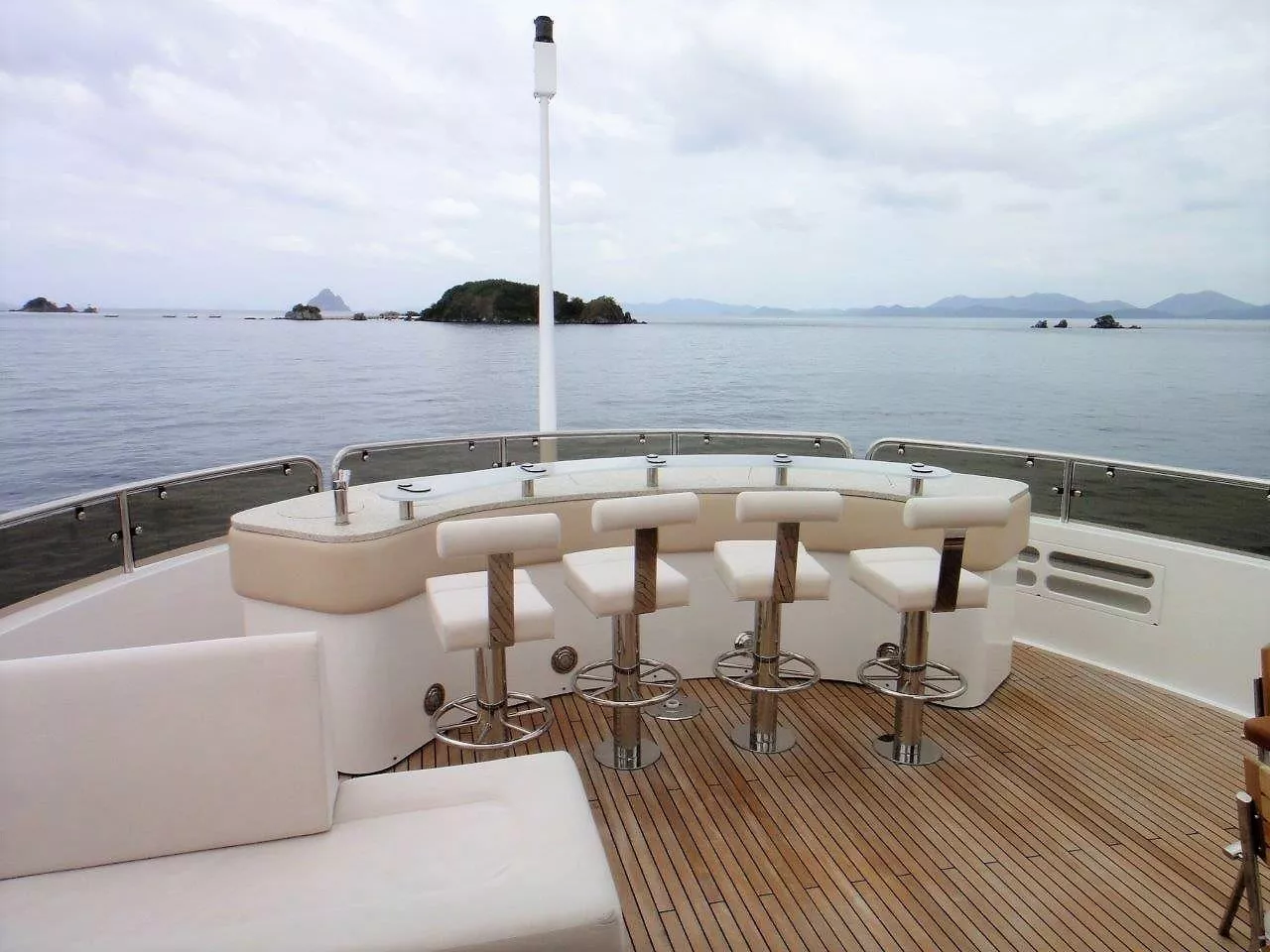 https://dev-api.arconyachts.com/storage/media/25428/conversions/620_2016232192-optimize.webp