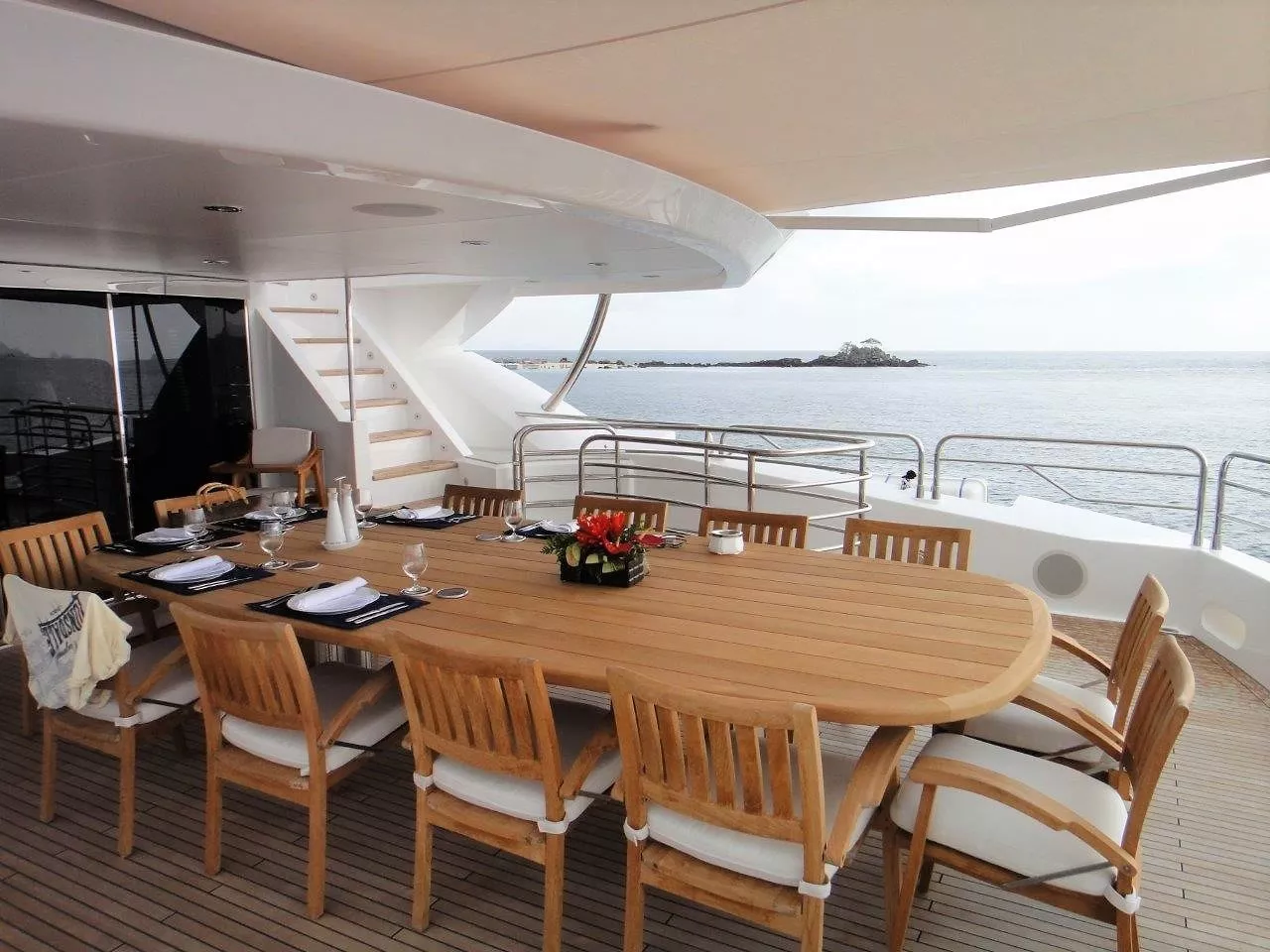 https://dev-api.arconyachts.com/storage/media/25429/conversions/620_7363138907-optimize.webp