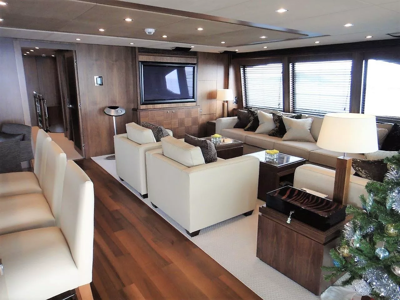 https://dev-api.arconyachts.com/storage/media/25430/conversions/620_1971395655-optimize.webp