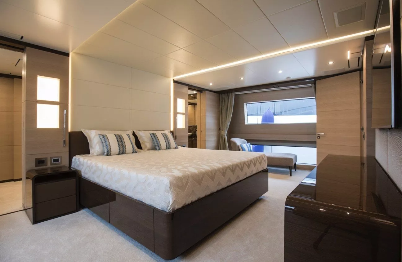 https://dev-api.arconyachts.com/storage/media/25461/conversions/597_0542628047-optimize.webp