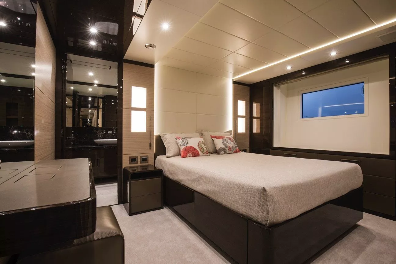 https://dev-api.arconyachts.com/storage/media/25469/conversions/597_0445159949-optimize.webp