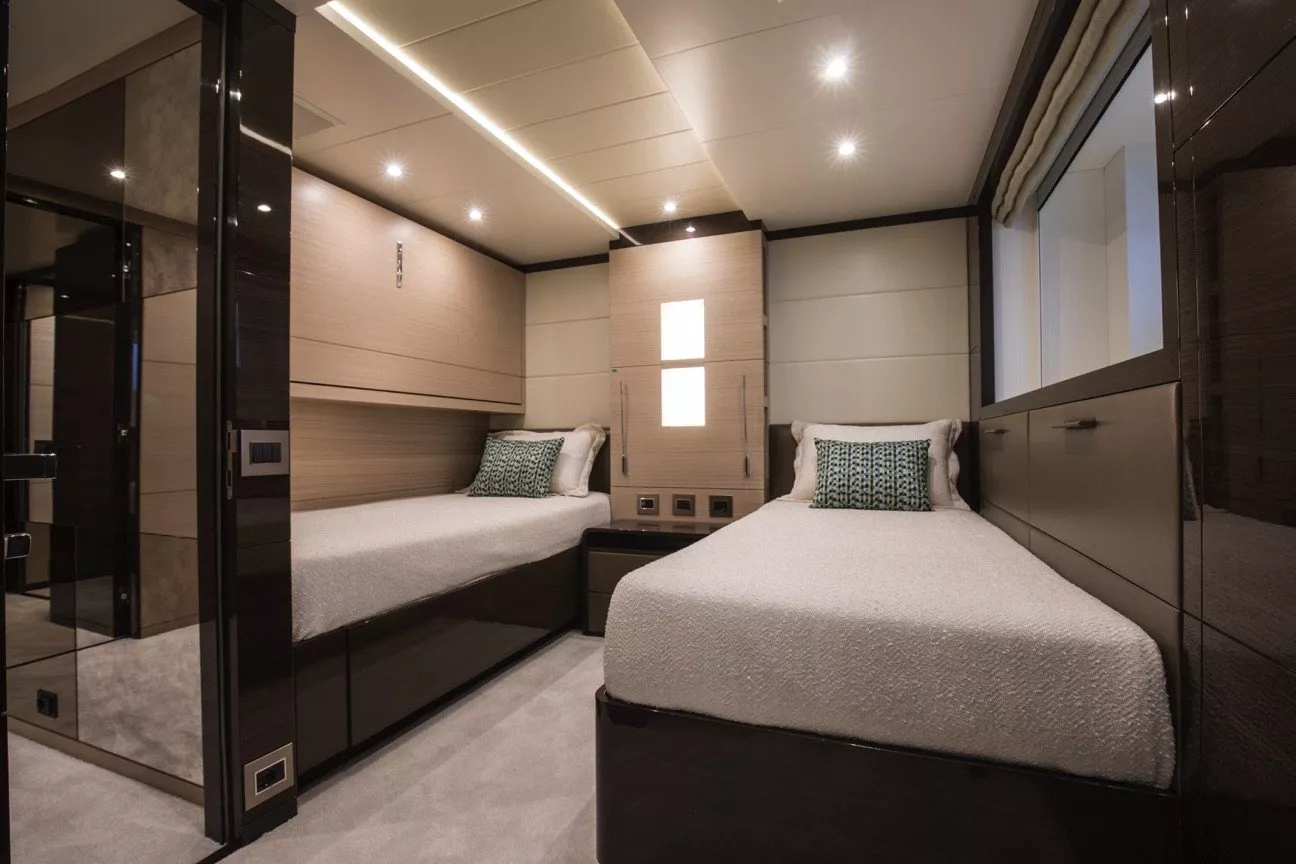 https://dev-api.arconyachts.com/storage/media/25472/conversions/597_4479442477-optimize.webp