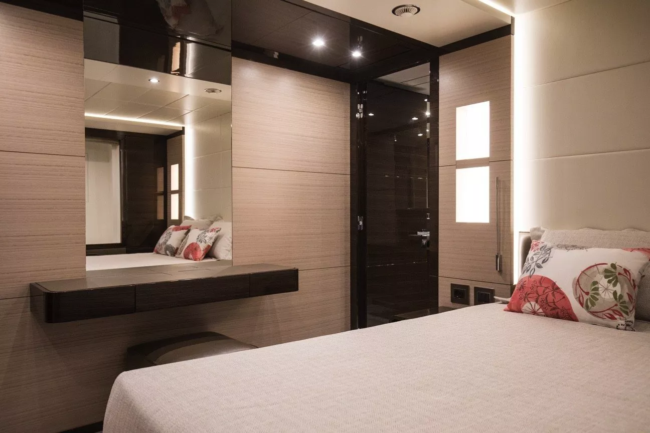 https://dev-api.arconyachts.com/storage/media/25473/conversions/597_1032476177-optimize.webp
