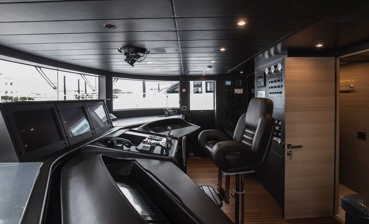 https://dev-api.arconyachts.com/storage/media/25474/conversions/597_4877677401-optimize.webp