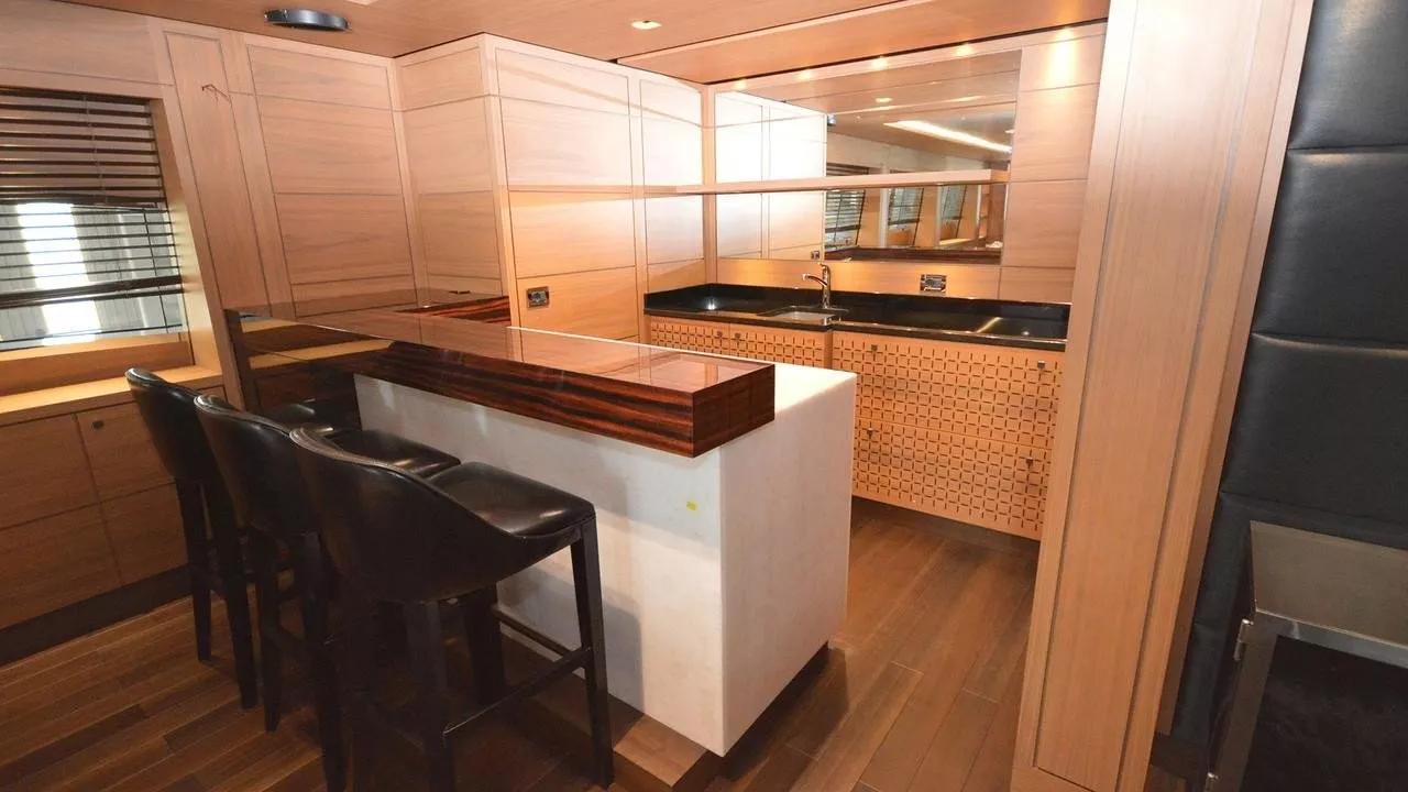 https://dev-api.arconyachts.com/storage/media/25540/conversions/616_7318311111-optimize.webp