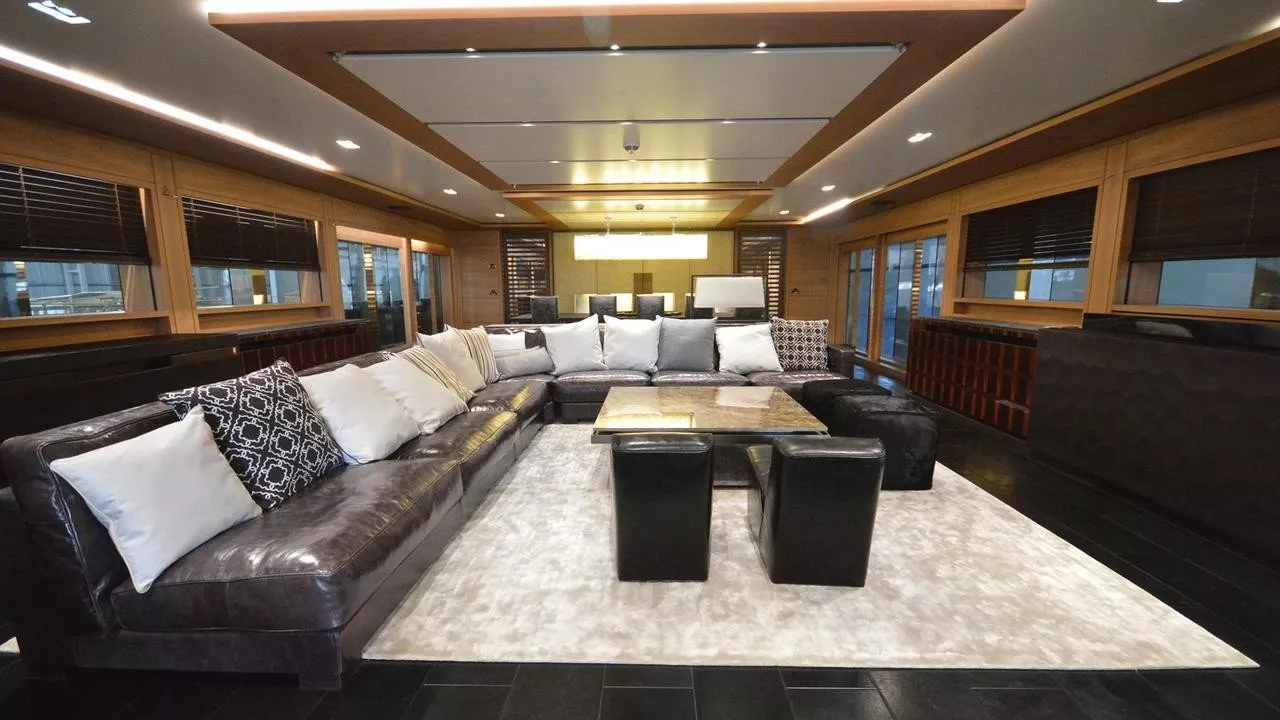 https://dev-api.arconyachts.com/storage/media/25541/conversions/616_0500437811-optimize.webp