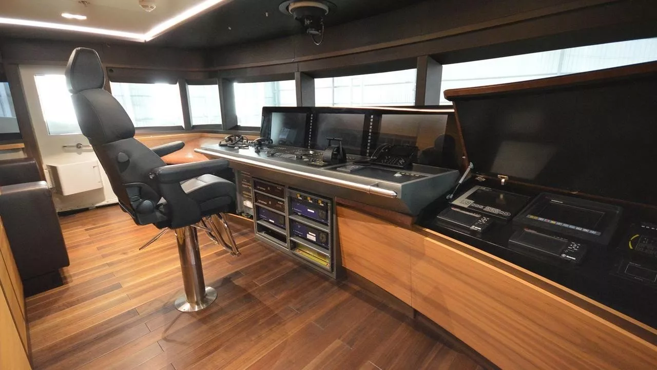 https://dev-api.arconyachts.com/storage/media/25548/conversions/616_4450512752-optimize.webp