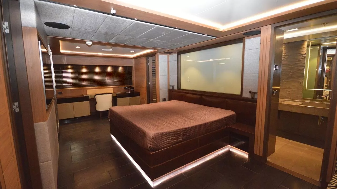 https://dev-api.arconyachts.com/storage/media/25553/conversions/616_7173987418-optimize.webp