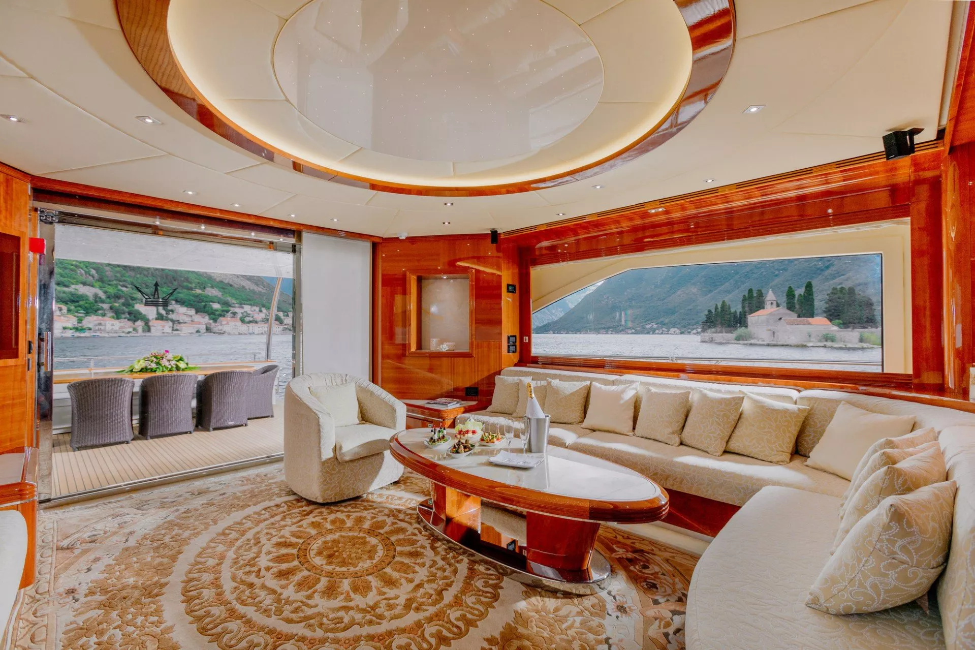 https://dev-api.arconyachts.com/storage/media/25560/conversions/615_9812395342-optimize.webp