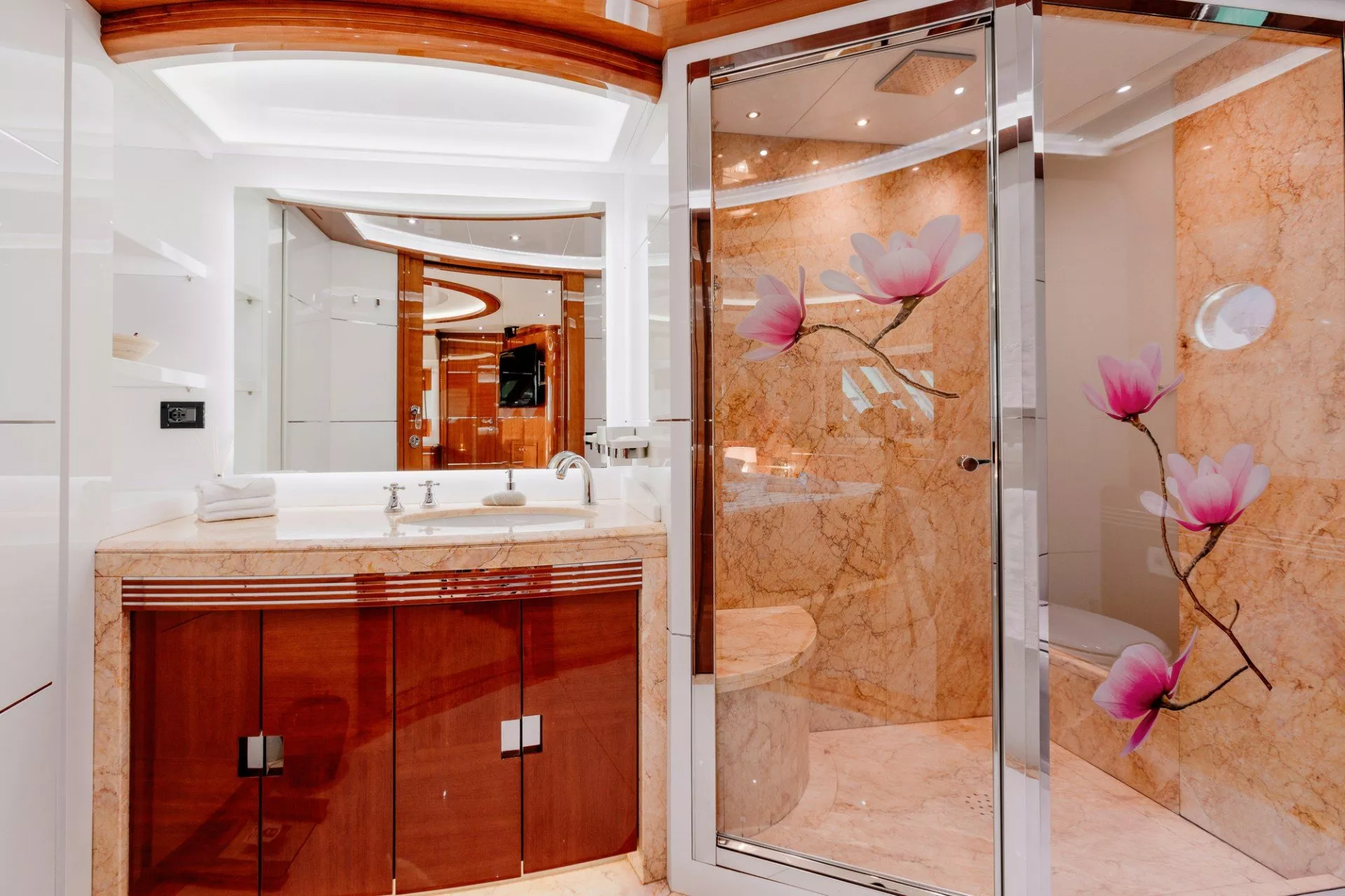 https://dev-api.arconyachts.com/storage/media/25561/conversions/615_5260199191-optimize.webp