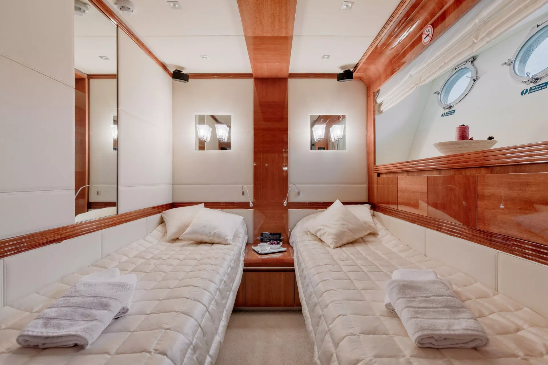 https://dev-api.arconyachts.com/storage/media/25566/conversions/615_0196305557-optimize.webp