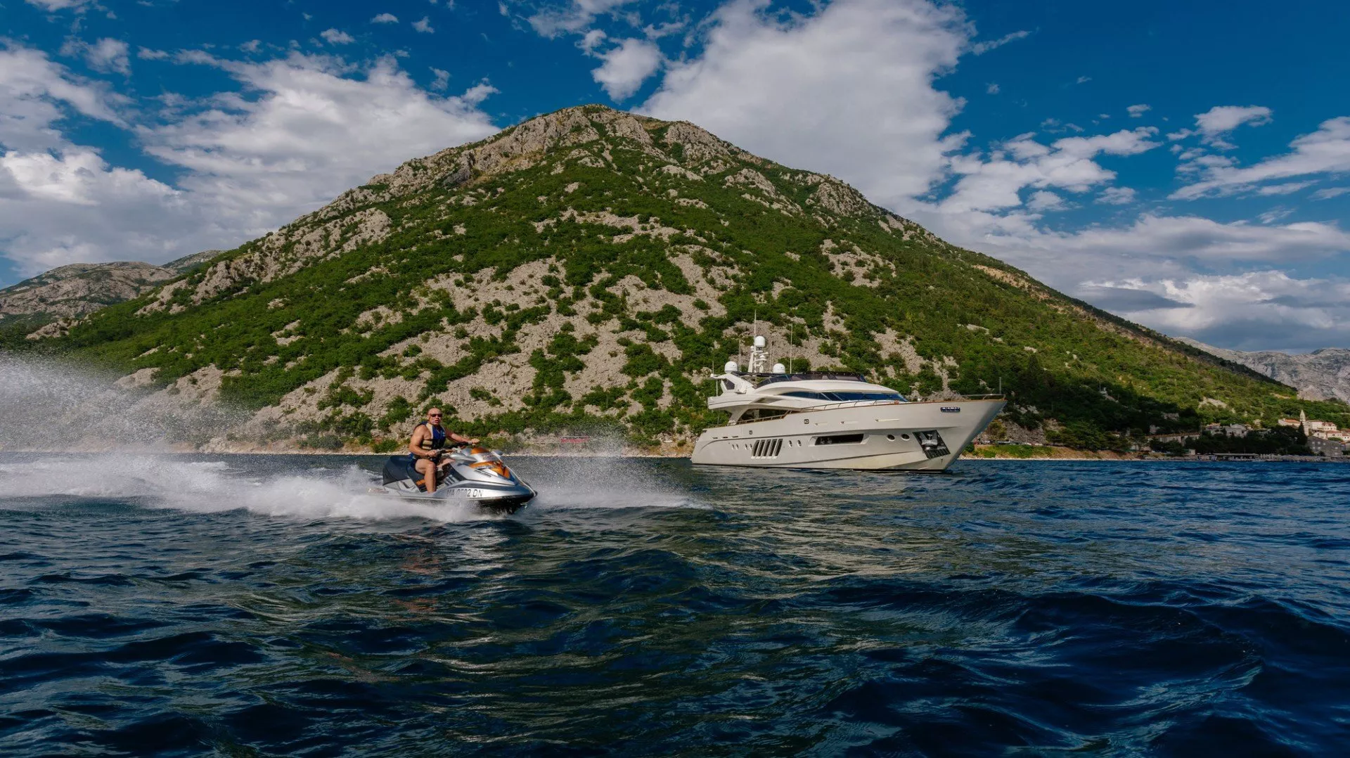 https://dev-api.arconyachts.com/storage/media/25572/conversions/615_4466115614-optimize.webp