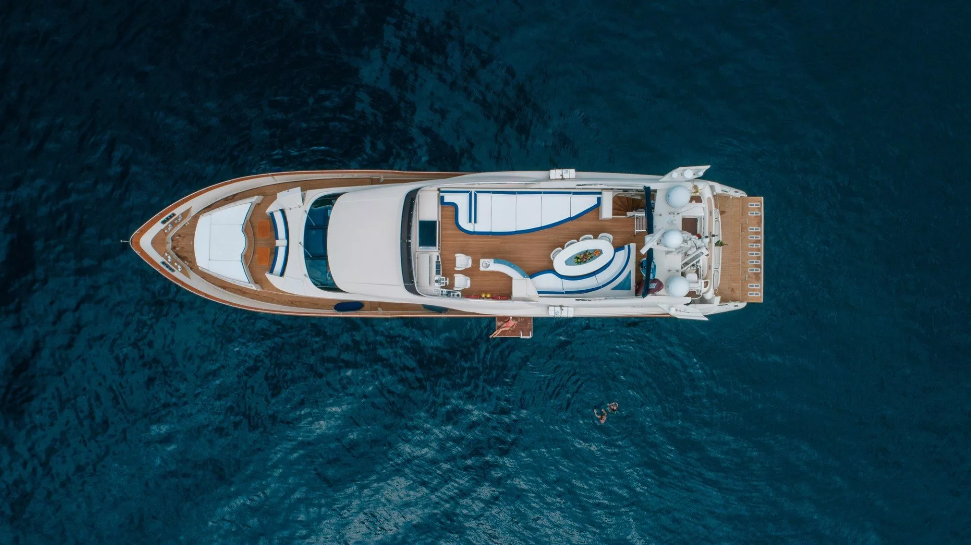 https://dev-api.arconyachts.com/storage/media/25573/conversions/615_6244670967-optimize.webp